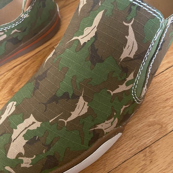 Never Worn Men’s Size 11 Tommy Bahama Slip Ons